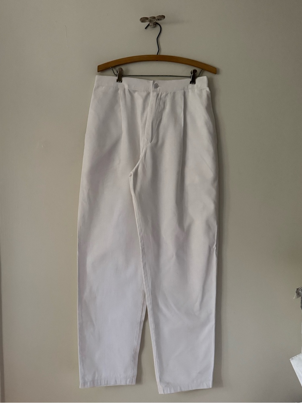 White 100% Cotton Single Pleat Elasticated Trouser.
